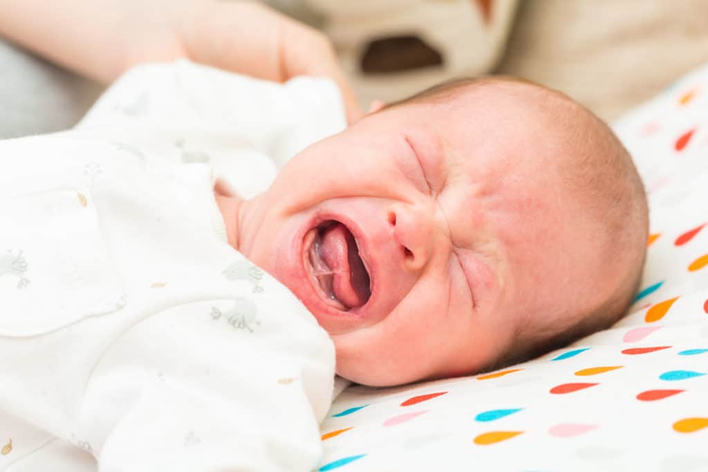 علاج المغص عند الرضع حديثي الولادة